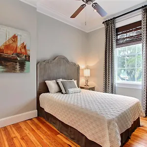 The At Bay 5*, Savannah United States
